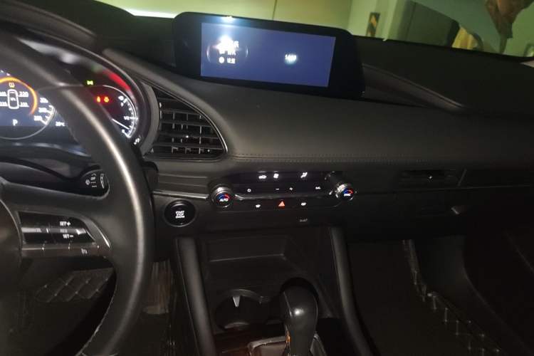Used Mazda 3 Axela 2020 2.0L Automatic Zhiya Edition Audio And AC Panel