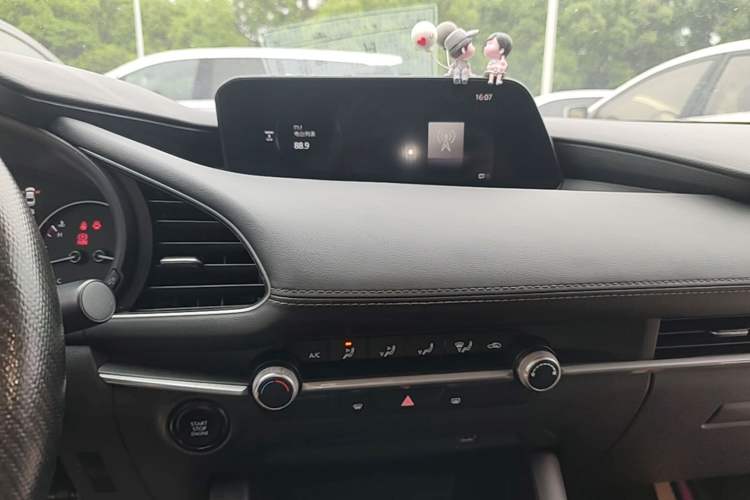 Used Mazda 3 Axela 2020 1.5L Automatic ZhiMei Edition Audio And AC Panel