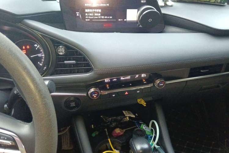 Used Mazda 3 Axela 2020 2.0L Automatic ZhiXuan Edition Audio And AC Panel