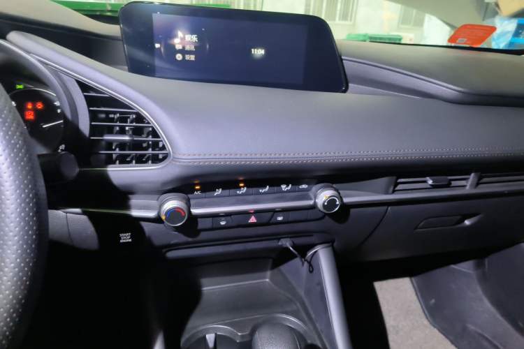 Used Mazda 3 Axela 2020 1.5L Automatic ZhiMei Edition Audio And AC Panel