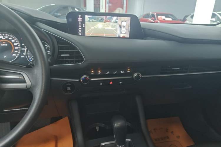 Used Mazda 3 Axela 2020 1.5L Automatic ZhiMei Edition Audio And AC Panel