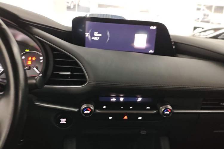 Used Mazda 3 Axela 2020 1.5L Automatic Luxury Version Audio And AC Panel