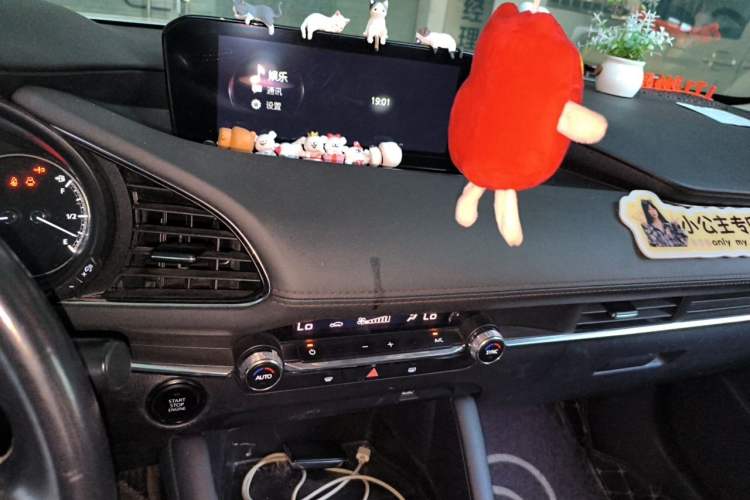 Used Mazda 3 Axela 2020 2.0L Automatic ZhiXuan Edition Audio And AC Panel