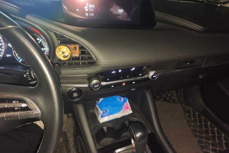 Used Mazda 3 Axela 2020 2.0L Automatic Zhiya Edition Audio And AC Panel