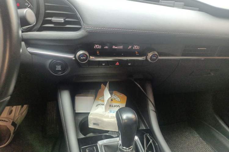 Used Mazda 3 Axela 2020 2.0L Automatic ZhiXuan Edition Audio And AC Panel