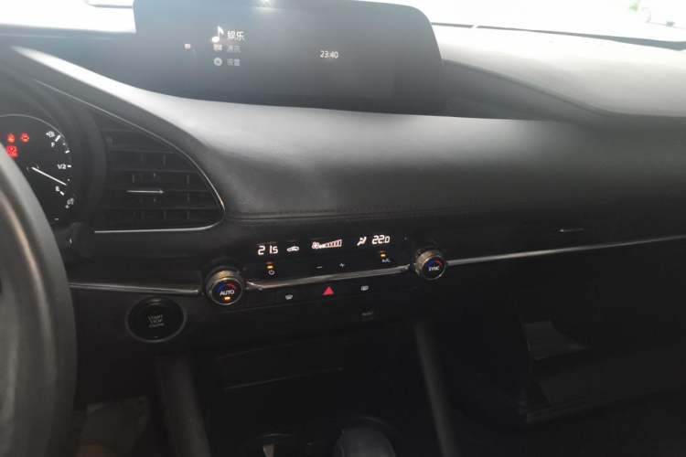 Used Mazda 3 Axela 2020 2.0L Automatic Zhiya Edition Audio And AC Panel