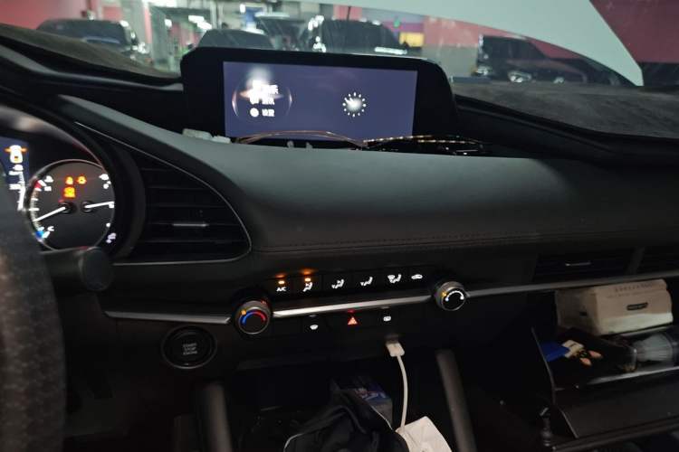 Used Mazda 3 Axela 2020 1.5L Automatic ZhiMei Edition Audio And AC Panel