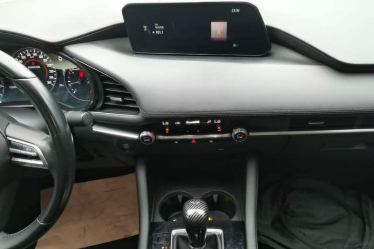 Used Mazda 3 Axela 2020 2.0L Automatic Zhiya Edition Audio And AC Panel