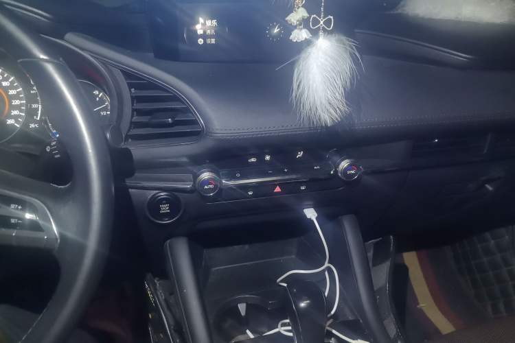 Used Mazda 3 Axela 2020 2.0L Automatic Zhiya Edition Audio And AC Panel