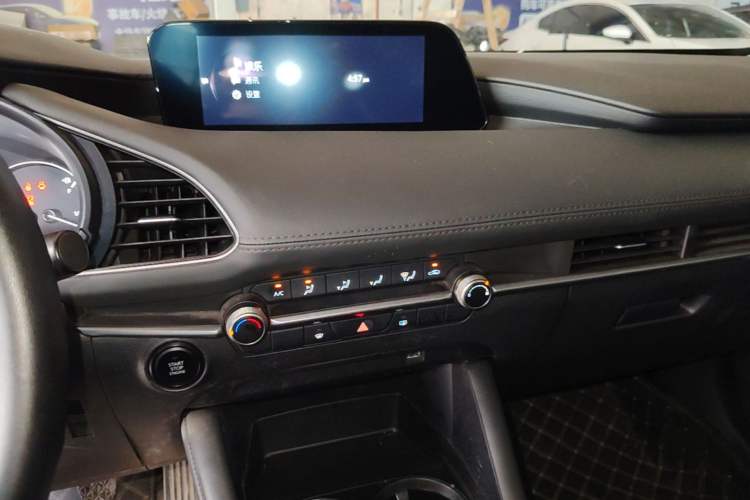 Used Mazda 3 Axela 2020 1.5L Manual ZhiMei Edition Audio And AC Panel