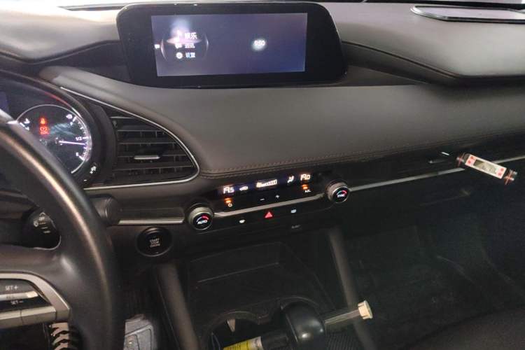 Used Mazda 3 Axela 2020 1.5L Automatic Luxury Version Audio And AC Panel