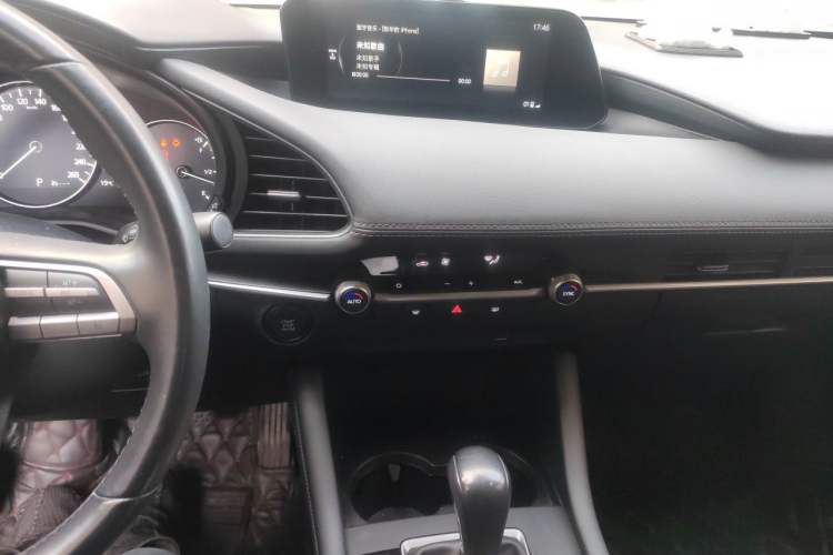 Used Mazda 3 Axela 2020 1.5L Automatic Luxury Version Audio And AC Panel