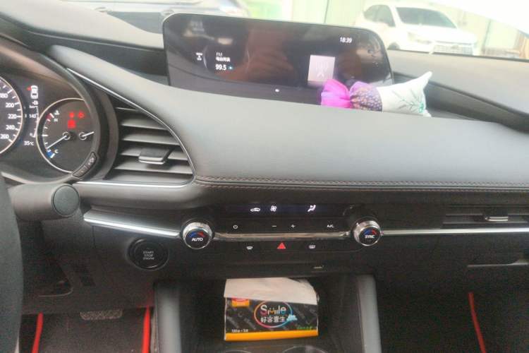 Used Mazda 3 Axela 2020 2.0L Automatic Zhiya Edition Audio And AC Panel