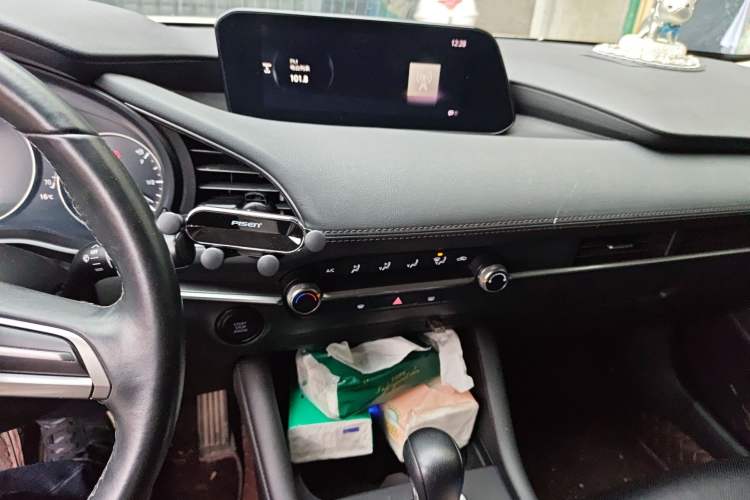 Used Mazda 3 Axela 2020 1.5L Automatic ZhiMei Edition Audio And AC Panel