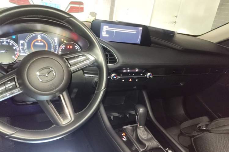 Used Mazda 3 Axela 2020 2.0L Automatic Zhiya Edition Center Console