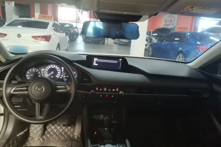 Used Mazda 3 Axela 2020 1.5L Automatic ZhiMei Edition Center Console