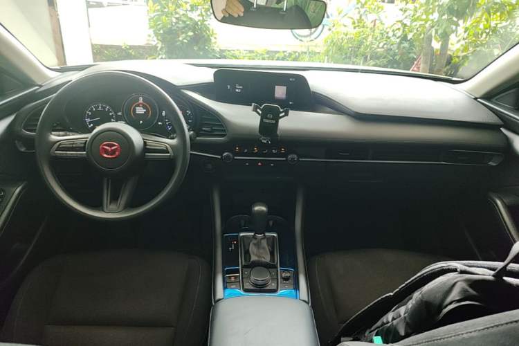 Used Mazda 3 Axela 2020 1.5L Automatic ZhiMei Edition Center Console