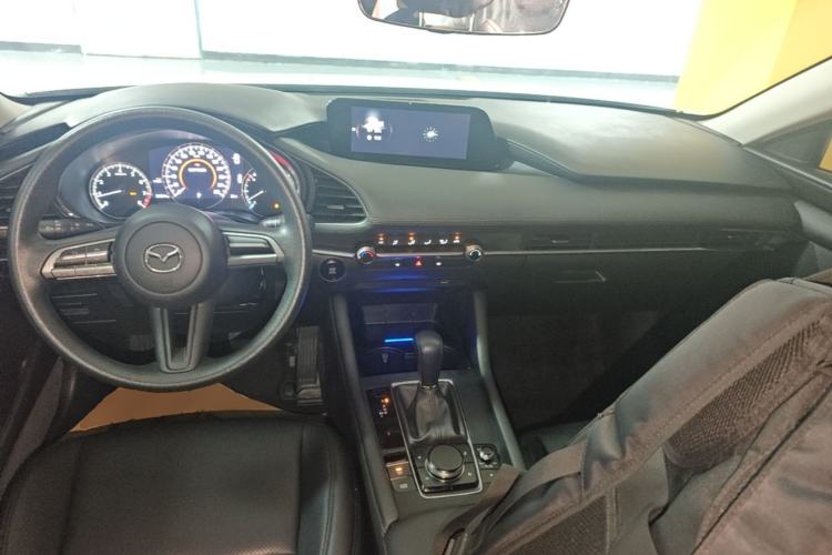 Used Mazda 3 Axela 2020 1.5L Automatic ZhiMei Edition Center Console