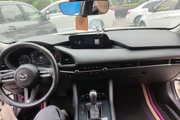 Used Mazda 3 Axela 2020 1.5L Automatic ZhiMei Edition Center Console