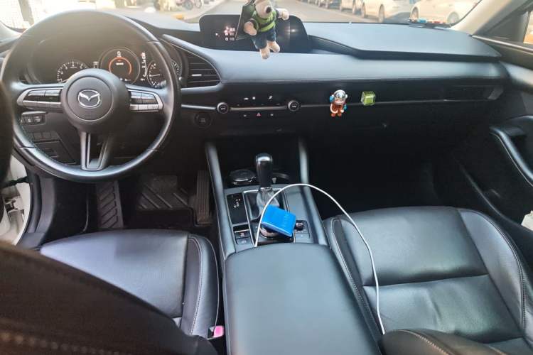 Used Mazda 3 Axela 2020 1.5L Automatic Luxury Version Center Console