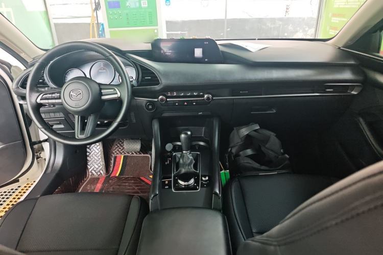 Used Mazda 3 Axela 2020 1.5L Automatic ZhiMei Edition Center Console