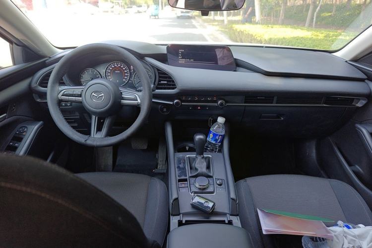 Used Mazda 3 Axela 2020 1.5L Automatic ZhiMei Edition Center Console