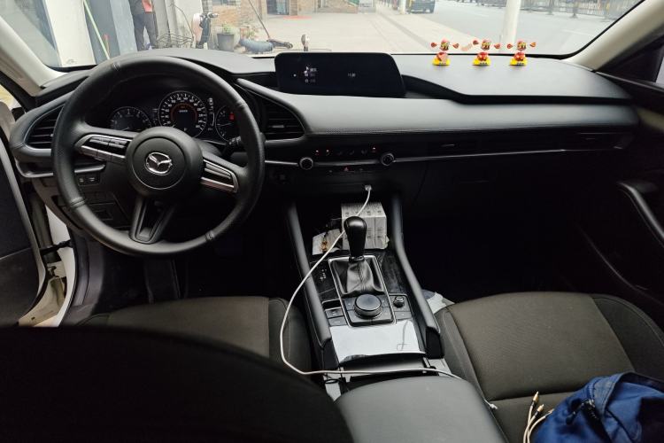 Used Mazda 3 Axela 2020 1.5L Automatic ZhiMei Edition Center Console