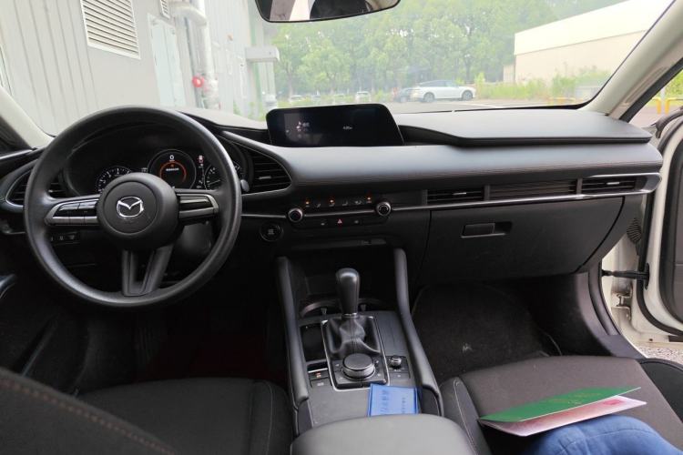 Used Mazda 3 Axela 2020 1.5L Automatic ZhiMei Edition Center Console
