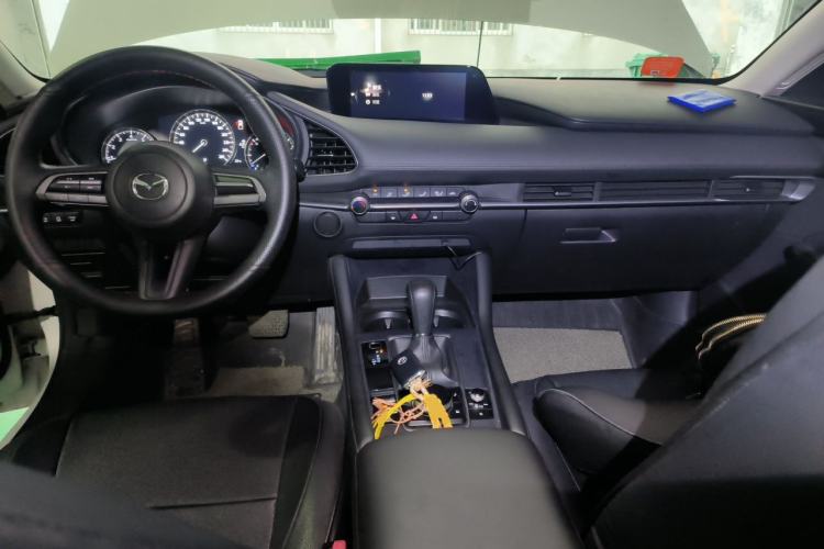 Used Mazda 3 Axela 2020 1.5L Automatic ZhiMei Edition Center Console