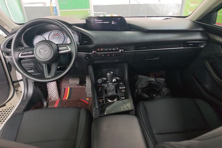 Used Mazda 3 Axela 2020 1.5L Automatic ZhiMei Edition Center Console