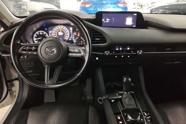 Used Mazda 3 Axela 2020 1.5L Automatic Luxury Version Center Console