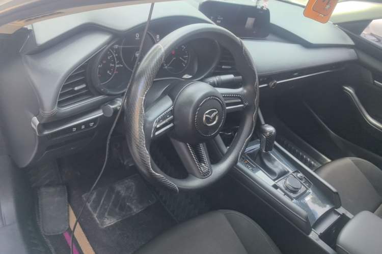 Used Mazda 3 Axela 2020 1.5L Automatic ZhiMei Edition Center Console