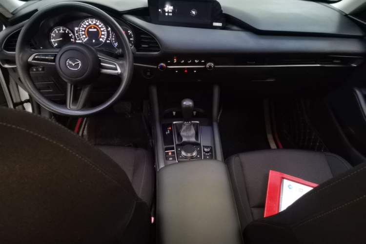 Used Mazda 3 Axela 2020 1.5L Automatic ZhiMei Edition Center Console
