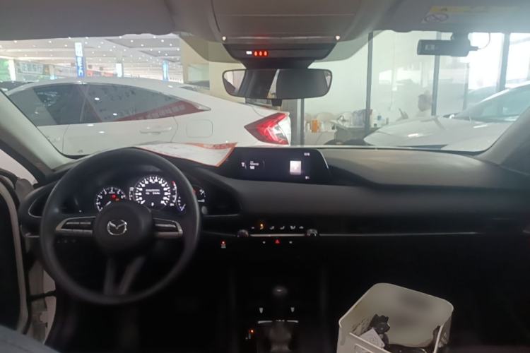 Used Mazda 3 Axela 2020 1.5L Automatic ZhiMei Edition Center Console