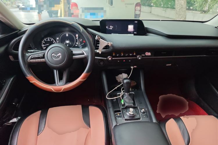 Used Mazda 3 Axela 2020 1.5L Automatic ZhiMei Edition Center Console