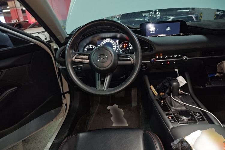 Used Mazda 3 Axela 2020 1.5L Automatic ZhiMei Edition Center Console