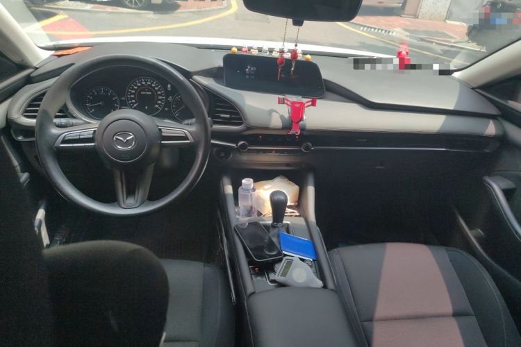 Used Mazda 3 Axela 2020 1.5L Automatic ZhiMei Edition Center Console