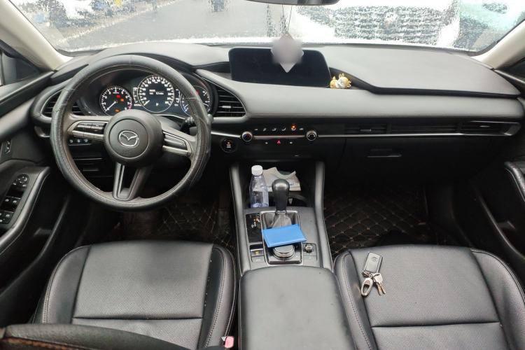 Used Mazda 3 Axela 2020 1.5L Automatic ZhiMei Edition Center Console