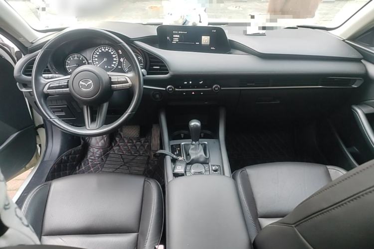 Used Mazda 3 Axela 2020 1.5L Automatic Luxury Version Center Console