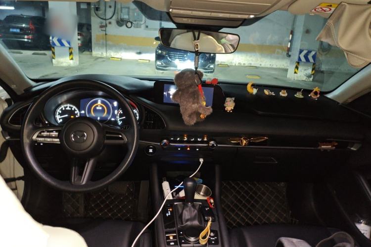 Used Mazda 3 Axela 2020 1.5L Automatic ZhiMei Edition Center Console