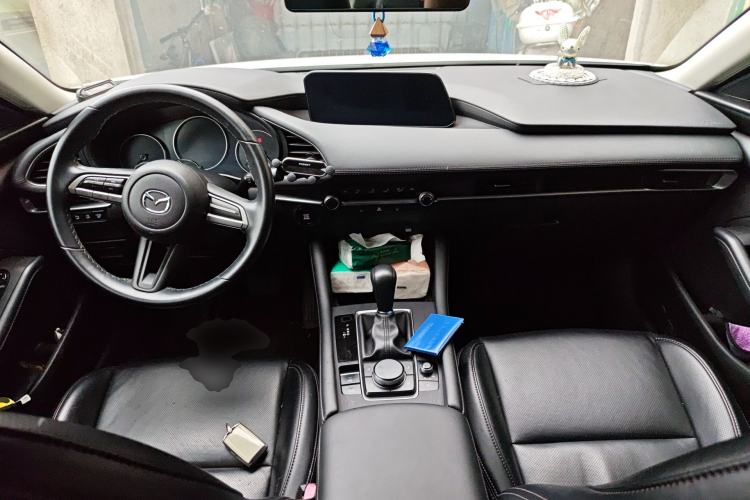 Used Mazda 3 Axela 2020 1.5L Automatic ZhiMei Edition Center Console
