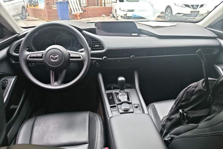 Used Mazda 3 Axela 2020 1.5L Automatic ZhiMei Edition Center Console