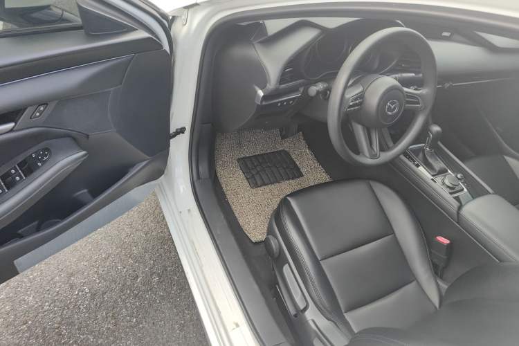 Used Mazda 3 Axela 2020 1.5L Automatic Zhiyue Sunroof Version Driver Seat