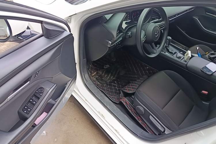 Used Mazda 3 Axela 2020 1.5L Automatic ZhiMei Edition Driver Seat