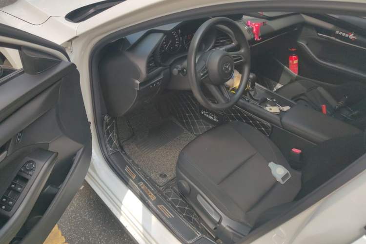 Used Mazda 3 Axela 2020 1.5L Automatic ZhiMei Edition Driver Seat