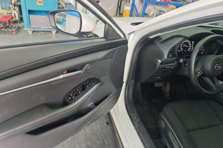 Used Mazda 3 Axela 2020 1.5L Automatic ZhiMei Edition Driver Seat
