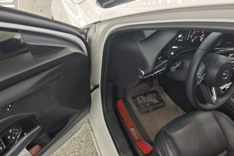 Used Mazda 3 Axela 2020 2.0L Automatic Zhiya Edition Driver Seat