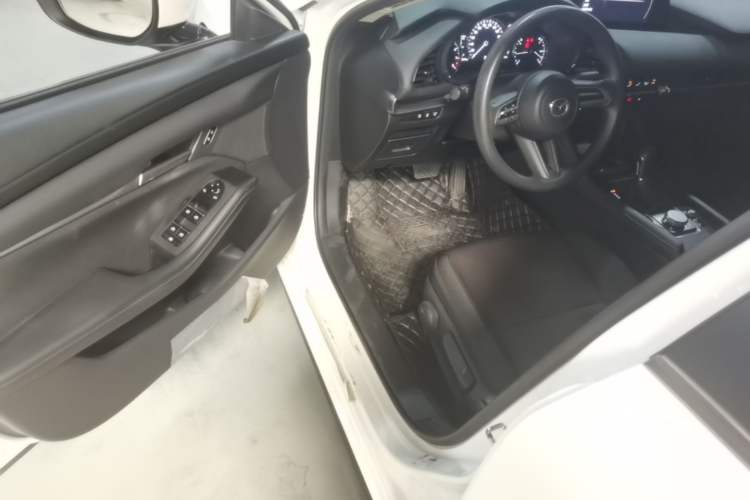 Used Mazda 3 Axela 2020 1.5L Automatic ZhiMei Edition Driver Seat