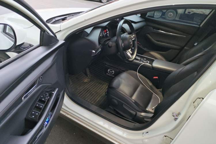 Used Mazda 3 Axela 2020 2.0L Automatic Zhiya Edition Driver Seat