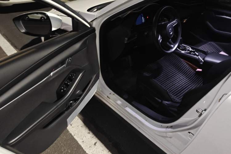 Used Mazda 3 Axela 2020 1.5L Automatic ZhiMei Edition Driver Seat